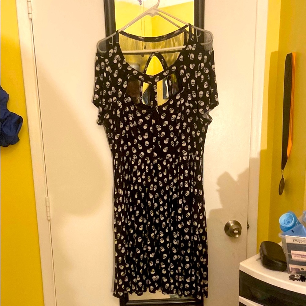 Hot Topic Black and White Goth Skull Print Dress